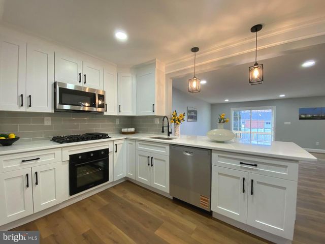 211 SCHEIVERT AVE, Aston, PA 19014