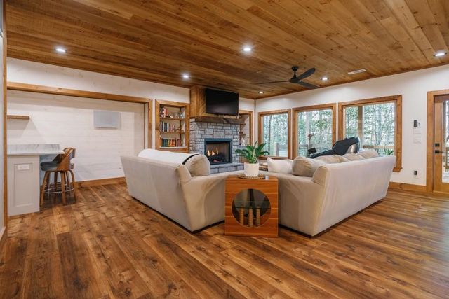171 Huckleberry Lane, Mineral Bluff, GA 30559