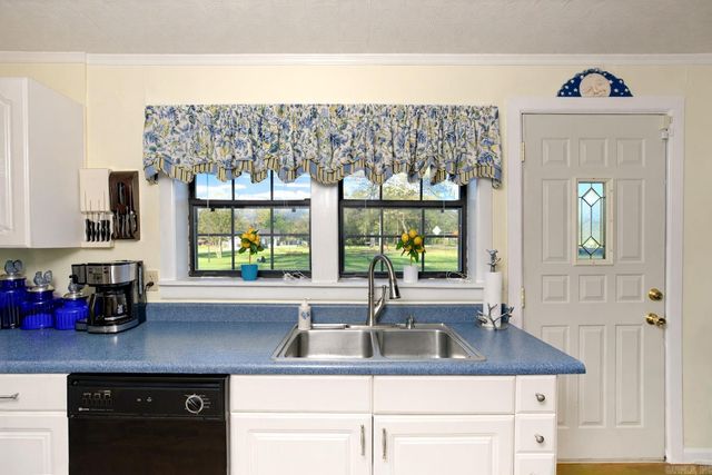 2100 Cook Rd, White Hall, AR 71602