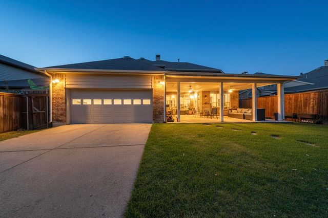 404 Broken Sword Drive, Lewisville, TX 75056