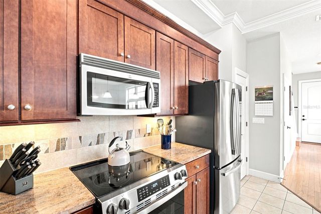 2557 W PLATT STREET, Tampa, FL 33609