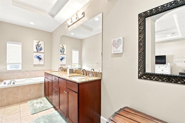 2557 W PLATT STREET, Tampa, FL 33609