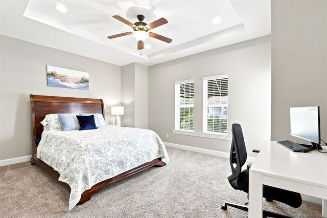 2557 W PLATT STREET, Tampa, FL 33609