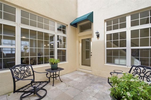 2557 W PLATT STREET, Tampa, FL 33609