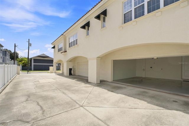 2557 W PLATT STREET, Tampa, FL 33609