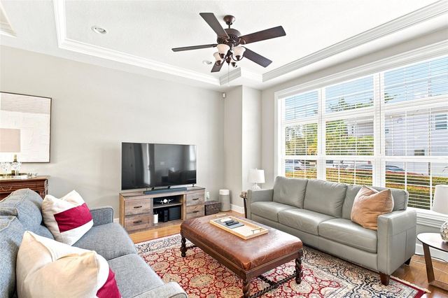 2557 W PLATT STREET, Tampa, FL 33609