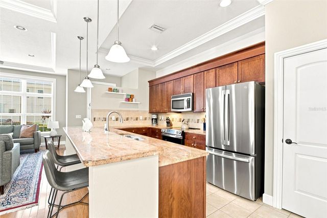 2557 W PLATT STREET, Tampa, FL 33609