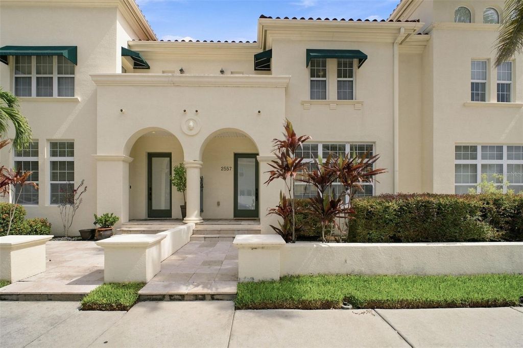 2557 W PLATT STREET, Tampa, FL 33609