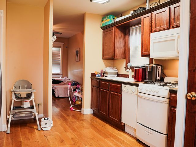 637 W 46th Place, Chicago, IL 60609