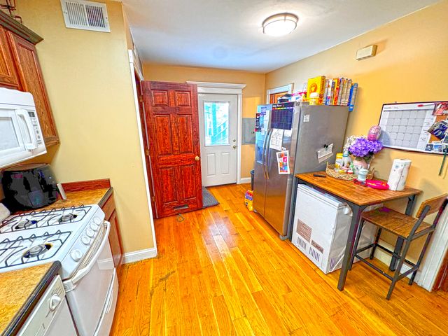 637 W 46th Place, Chicago, IL 60609