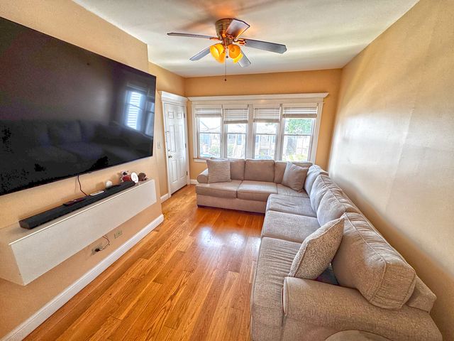 637 W 46th Place, Chicago, IL 60609