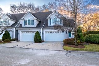15 Peachey Cir 204, Middleton, MA 01949