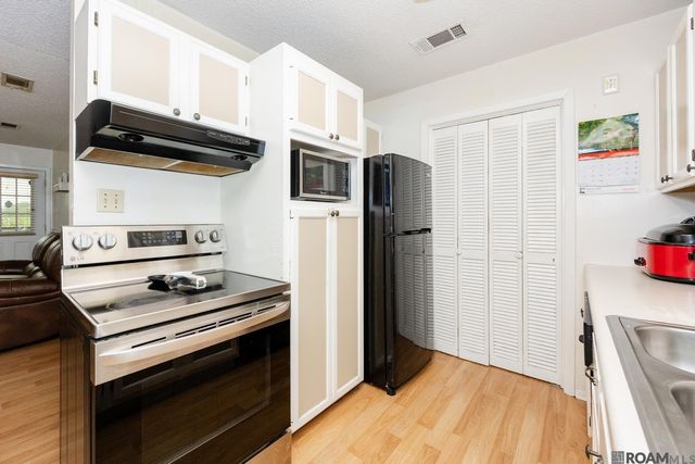8274 Section Rd, Port Allen, LA 70767
