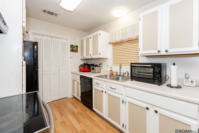 8274 Section Rd, Port Allen, LA 70767