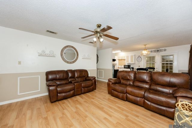 8274 Section Rd, Port Allen, LA 70767
