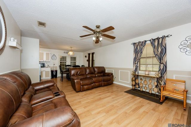 8274 Section Rd, Port Allen, LA 70767