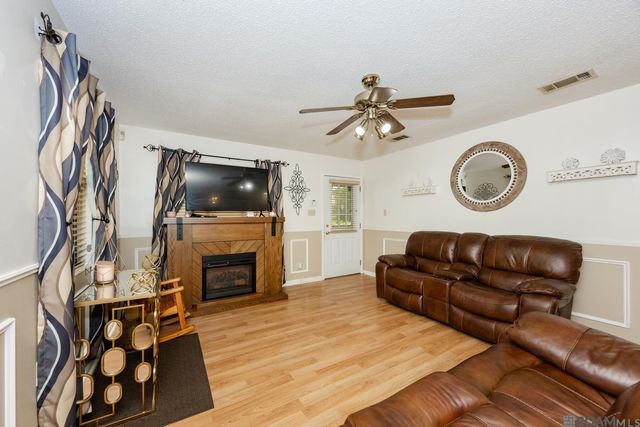 8274 Section Rd, Port Allen, LA 70767