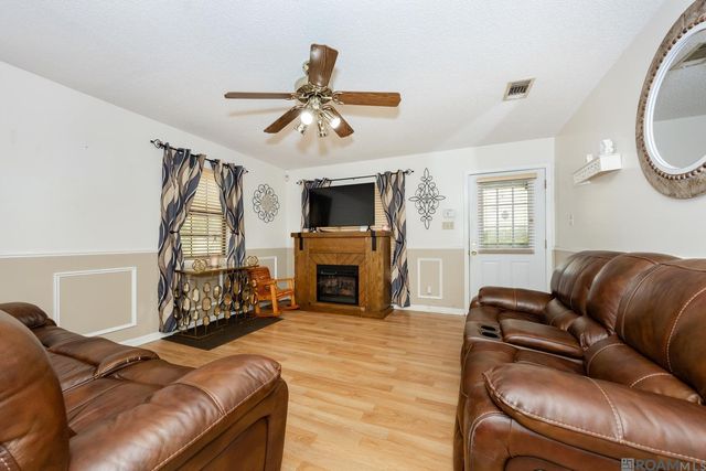 8274 Section Rd, Port Allen, LA 70767