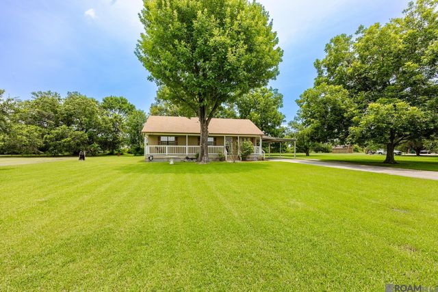 8274 Section Rd, Port Allen, LA 70767