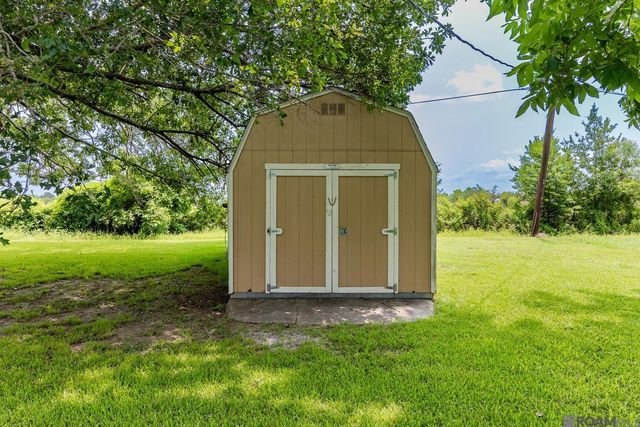 8274 Section Rd, Port Allen, LA 70767