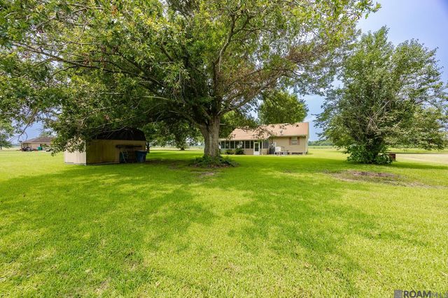 8274 Section Rd, Port Allen, LA 70767