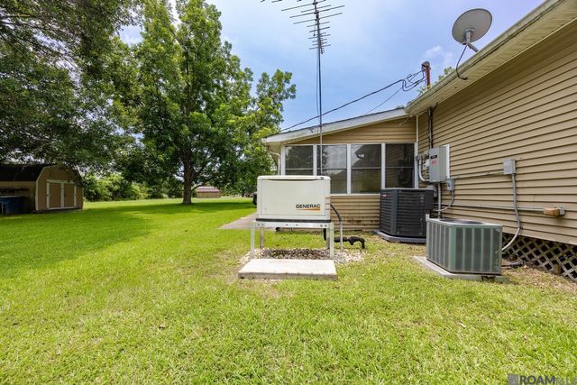 8274 Section Rd, Port Allen, LA 70767