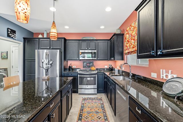 2197 E Apache Springs Lane, Green Valley, AZ 85614