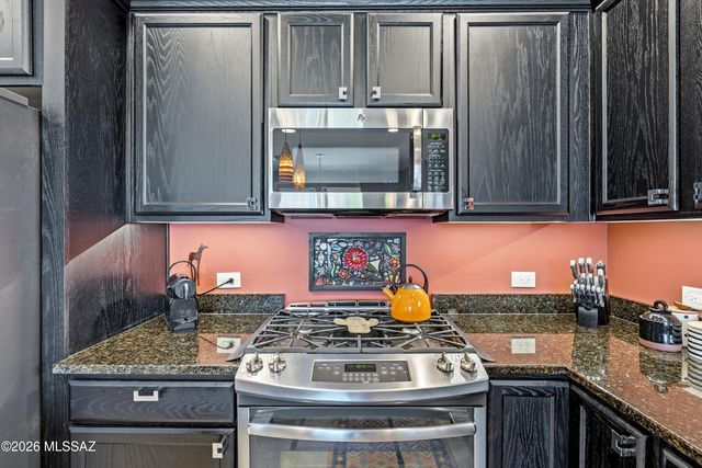 2197 E Apache Springs Lane, Green Valley, AZ 85614