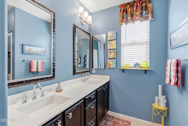 2197 E Apache Springs Lane, Green Valley, AZ 85614