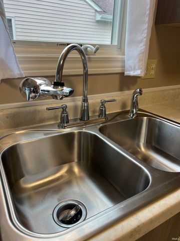 9503 Carmondy Crossing, New Haven, IN 46774