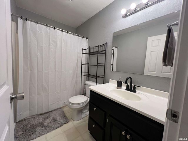 2709 Carl Prairie Drive, Springfield, IL 62703