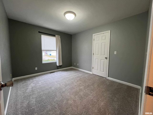 2709 Carl Prairie Drive, Springfield, IL 62703