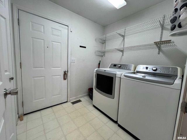 2709 Carl Prairie Drive, Springfield, IL 62703