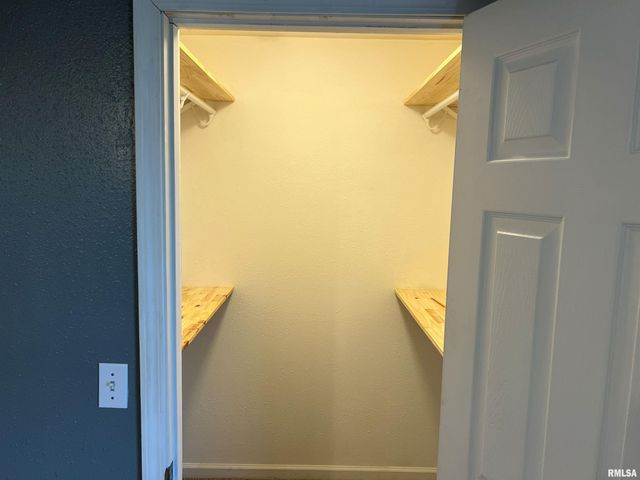 2709 Carl Prairie Drive, Springfield, IL 62703