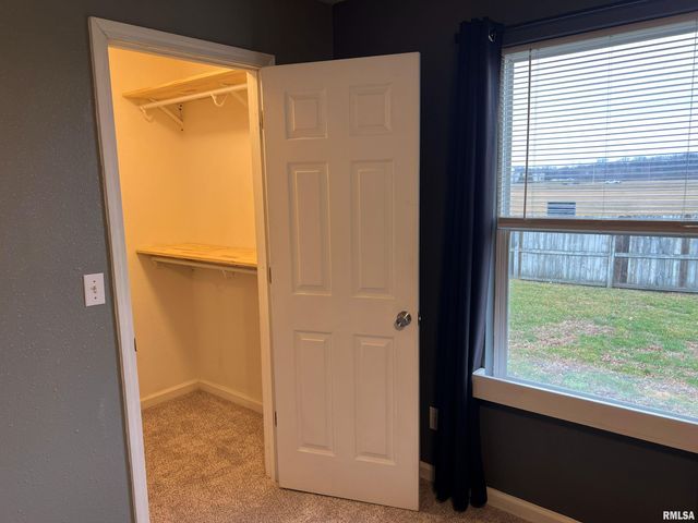 2709 Carl Prairie Drive, Springfield, IL 62703