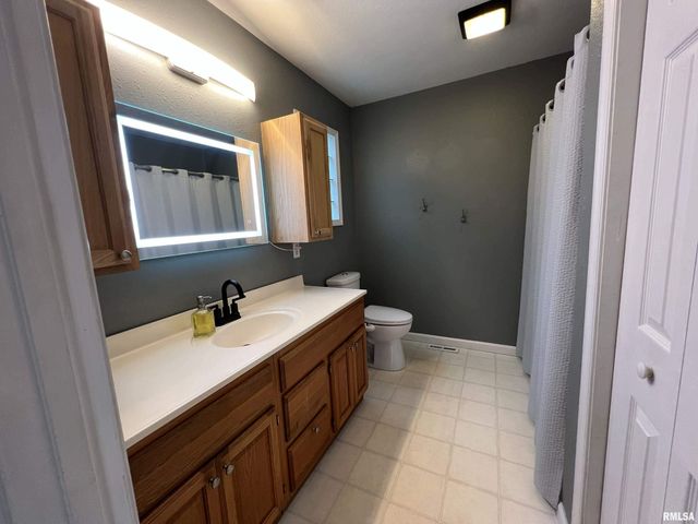 2709 Carl Prairie Drive, Springfield, IL 62703