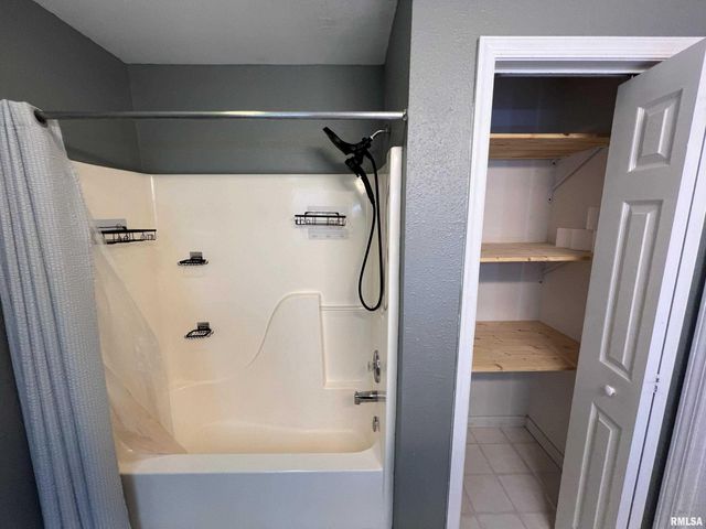 2709 Carl Prairie Drive, Springfield, IL 62703