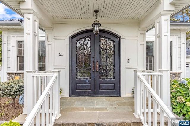 61 Roosevelt Street, Cresskill, NJ 07626