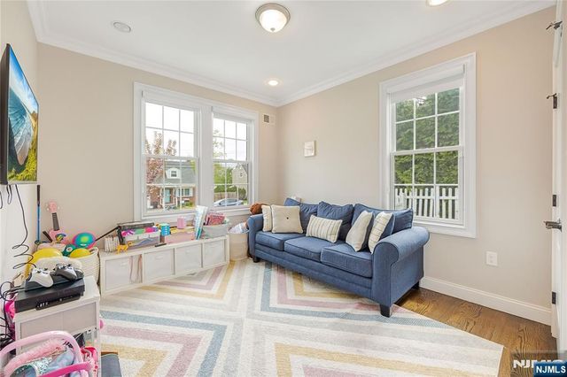 61 Roosevelt Street, Cresskill, NJ 07626