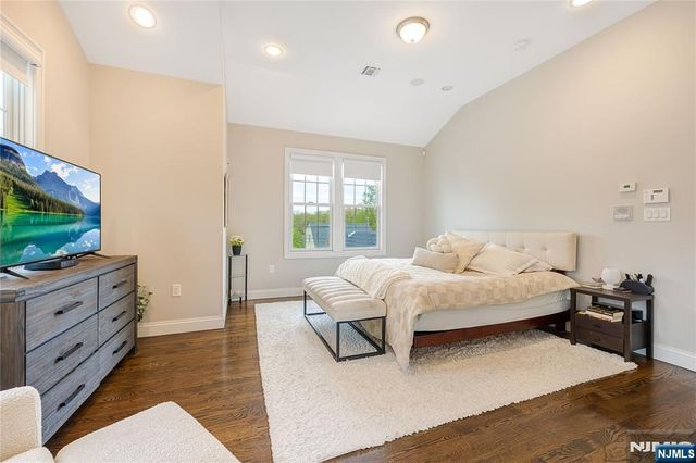 61 Roosevelt Street, Cresskill, NJ 07626