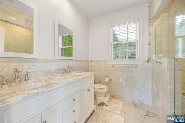 61 Roosevelt Street, Cresskill, NJ 07626