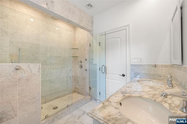 61 Roosevelt Street, Cresskill, NJ 07626