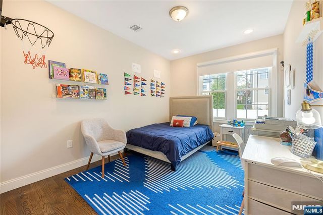 61 Roosevelt Street, Cresskill, NJ 07626