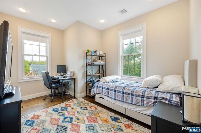 61 Roosevelt Street, Cresskill, NJ 07626