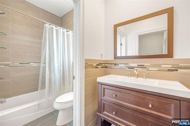 61 Roosevelt Street, Cresskill, NJ 07626