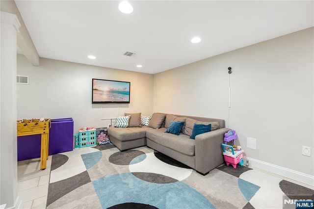 61 Roosevelt Street, Cresskill, NJ 07626