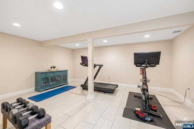 61 Roosevelt Street, Cresskill, NJ 07626