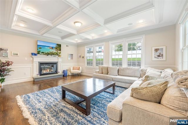 61 Roosevelt Street, Cresskill, NJ 07626