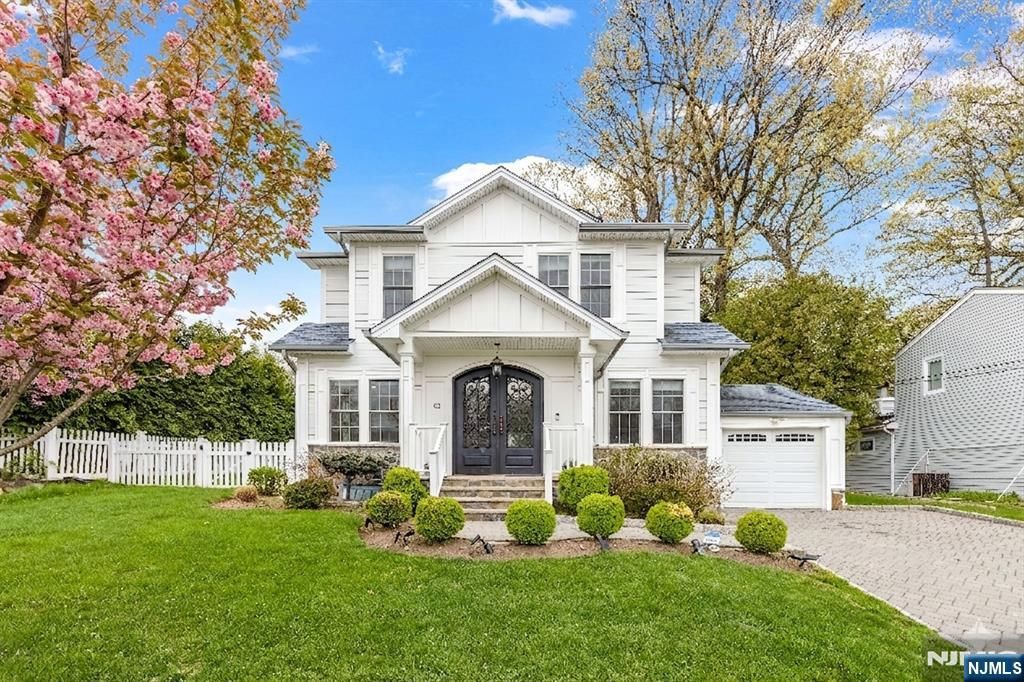 61 Roosevelt Street, Cresskill, NJ 07626