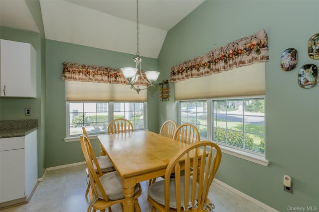 14 Mystic Circle, Bay Shore, NY 11706